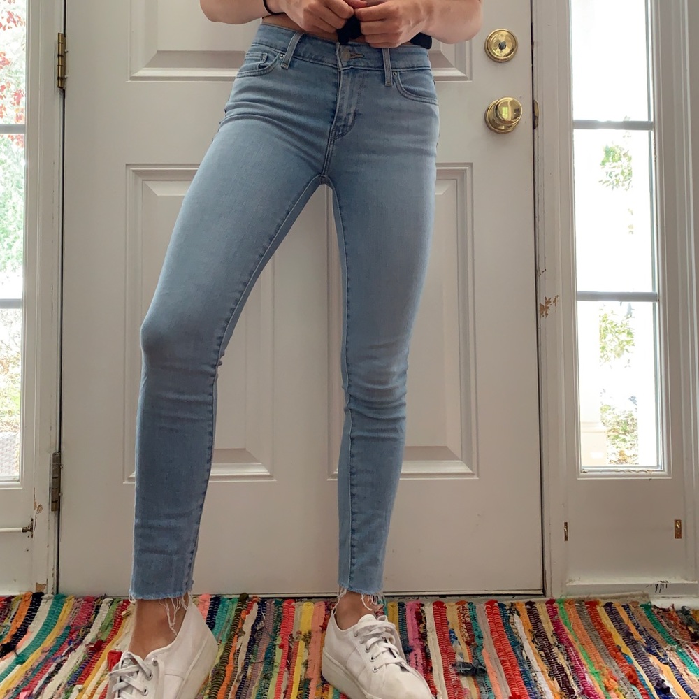 ⭐️ LEVI’S 711 Mid Rise Jeans ⭐️